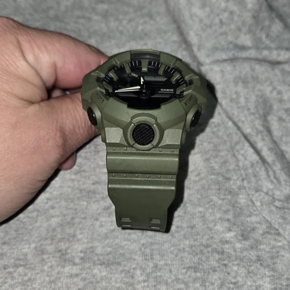 Casio G-Shock 700UC Olive Green - Picture 8 of 9